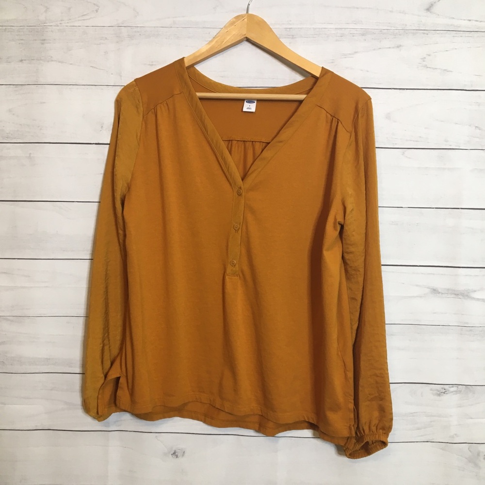 Old Navy 2 Textile 1/3 Button Down Top